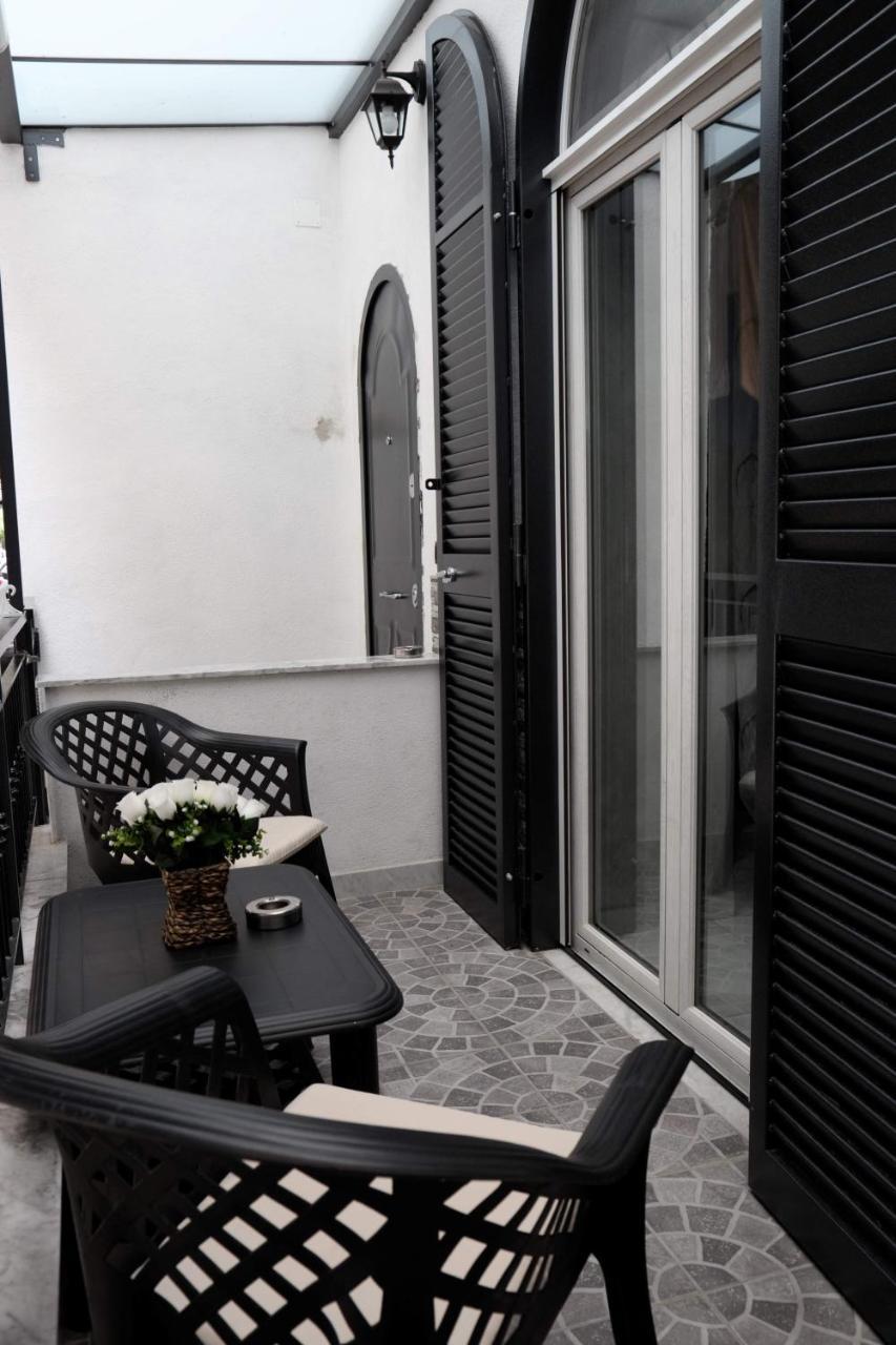 Casa Vacanze Sannazzaro 70 Neapel Exteriör bild